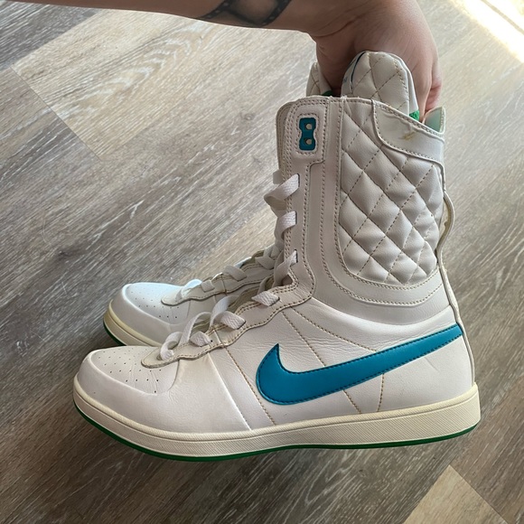 Nike Legend High Tops - Picture 3 of 7